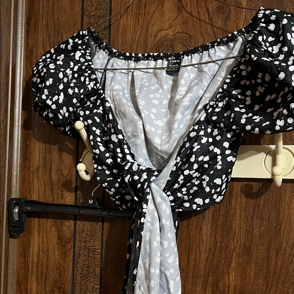 SHEIN Black and White Floral Puff Sleeve Blouse - Picture 1 of 2